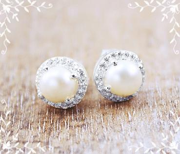 Earrings made of 925 sterling silver and freshwater pearls