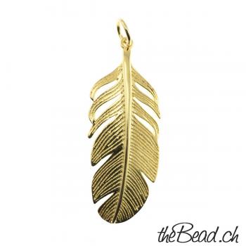 Feather pendant in gold