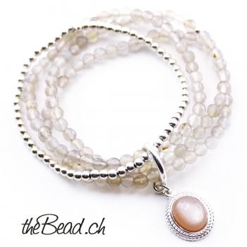 Bead bracelet with agate