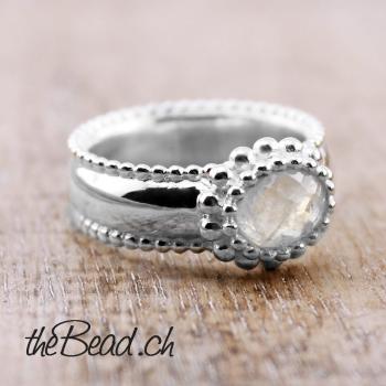 Finger ring with moonstone