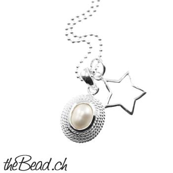 pearl and star pendant  necklace