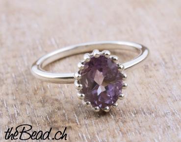 finger ring made of 925 sterling silver and amethyste
