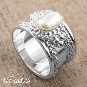 women silver finger ring made of 925 sterling silver, pearl