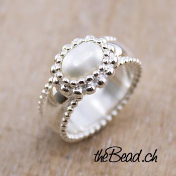 finger ring made of 925 sterling silver and pearl