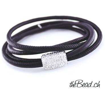 Leather bracelet with sparkling magnetic clasp