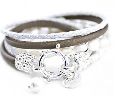 women bracelet with pearls