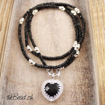 Halskette mit Herz aus ONYX sowie ONYX & Silber Perlen, 85 cm lang!