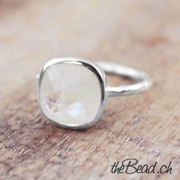 Finger ring with moonstone