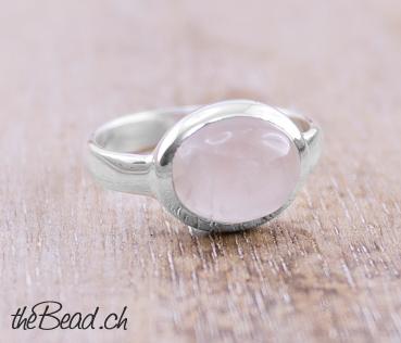 women silver finger ring made of 925 sterling silver and rose quartz
