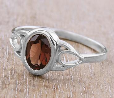 Silber Fingerring AVERY mit rotem Granat