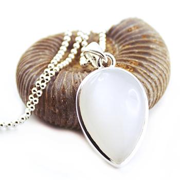 white moonstone necklace made of 925 sterling silver